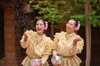 Vivez avec émotion le festival de l’eau aussi connu sous le nom de Songkran/Pimai